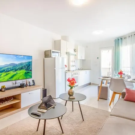 Apartamento Amazing In With Kitchen